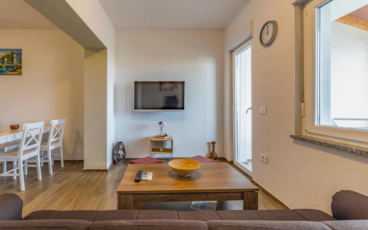 Apartament Asta